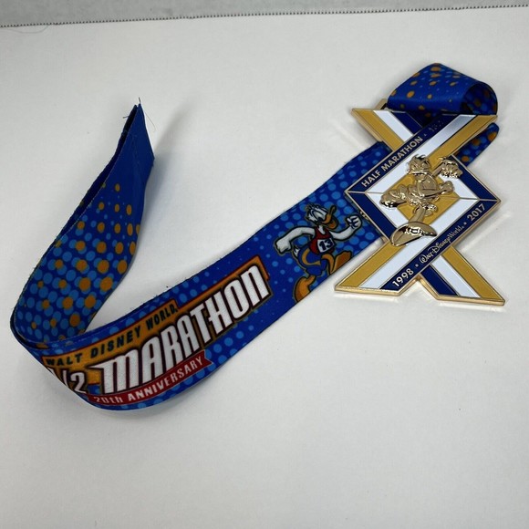 Walt Disney World DONALD DUCK Run 2017 Race Medal Half Marathon 20th Anniversary - Picture 2 of 5